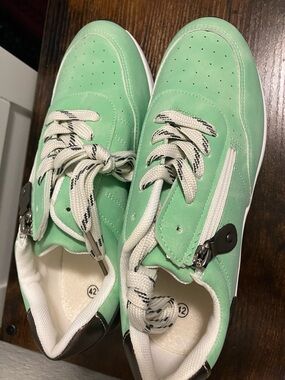Mint Green Low-Top Sneakers with White Sole